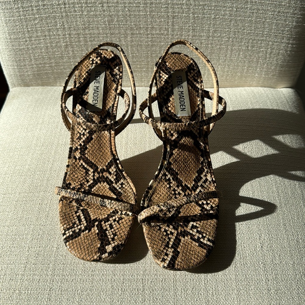 Like New Steve Madden Reptile Heels